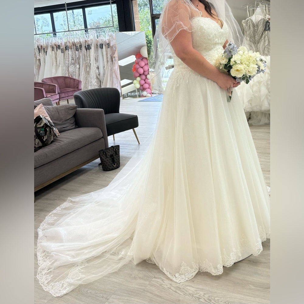 Has sparkles down the front and a lace trim along the bottom